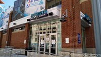 NBA All Star tak lengkap tanpa suvenir. Pengunjung akan bisa membeli pernak-pernik NBA di tempat ini.