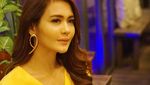 Pose Cantik Aktris Juliana Moechtar Saat Kulineran Bersama Teman dan Keluarga