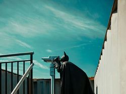 Melihat Aksi Batman Saat Nganggur