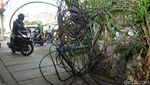 Duh! Kabel-kabel di Duri Kosambi Kusut Banget