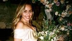 Rayakan Valentine, Miley Cyrus Bagi-bagi Foto Pernikahannya