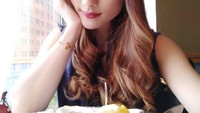 Tiram segar menjadi salah satu makanan yang paling digemarinya. Biasanya Puput menyantap tiram segar ini dengan perasan lemon dan champagne. Foto: Instagram @puputcarolina