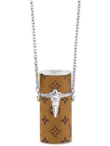 Tas Lipstik Louis Vuitton.