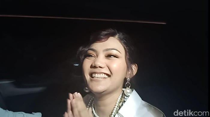 Rina Nose Artis
