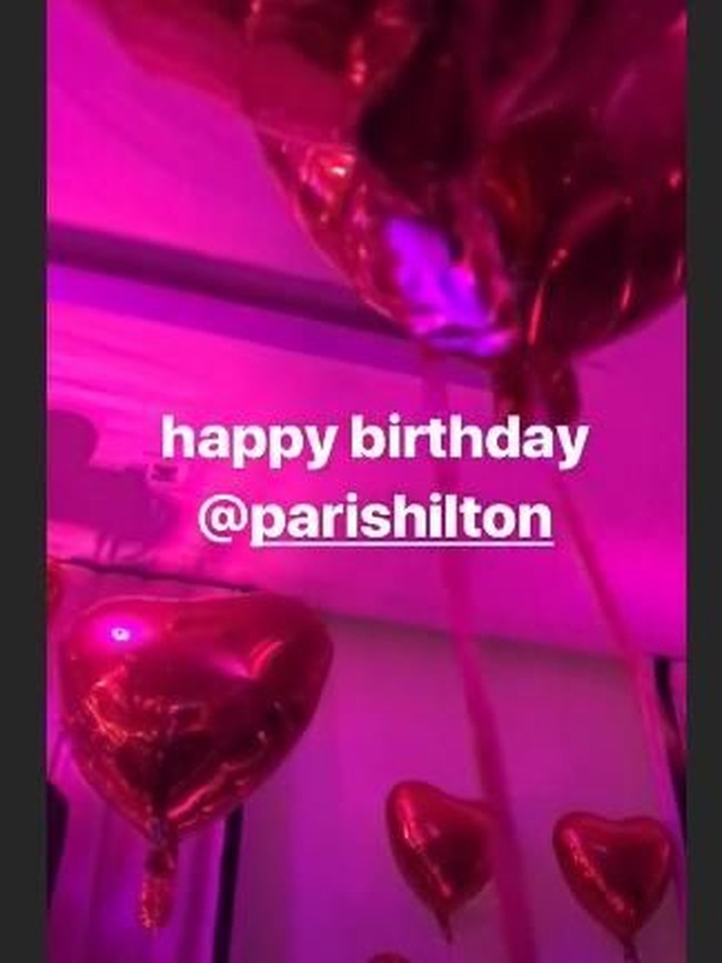 Di antara kerumunan tamu, putra semata wayang Prabowo, Didit Hediprasetyo, juga hadir. Didit sempat mengunggah foto suasana pesta yang dihiasi balon-balon berbentuk hati tersebut di Insta Stories sembari memberi ucapan selamat kepada pewaris Hilton Hotel itu. Happy birthday @parishilton, tulis Didit.(Foto: Instagram)