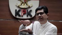 Uang yang diberikan Samin itu pun diduga digunakan Eni untuk keperluan sang suami yang maju dalam kontestasi Pilkada di Temanggung.