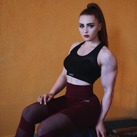 Akan selalu ada orang yang menghormati pilihan saya, atau mudahnya cukup menjelaskan mengapa mereka tidak setuju dengan ini. Tapi, tidak ada yang bisa sukses dengan mencoba mencela seseorang tentang impian mereka, ungkap Julia menanggi pembenci dirinya. Foto: Instagram @julia_vins