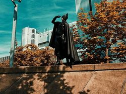 Melihat Aksi Batman Saat Nganggur