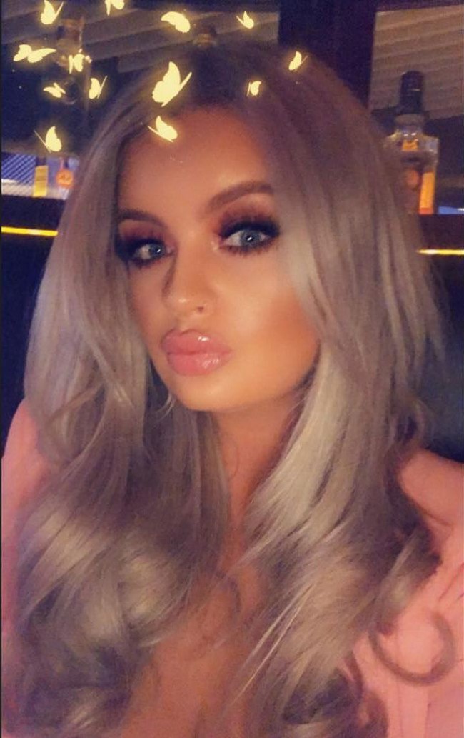 Namun kebahagiaan yang dirasakan Jane tak berlangsung lama. Aku punya banyak uang tapi hidupku hampa. Apakah ini tujuan hidupku? Aku pikir uang akan membuat hidupku 10 kali lebih baik tapi malah membuat 10 kali lebih buruk, ujarnya kepada Sunday People. Foto: Instagram @janeparkx