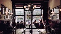  Ini kedai kopi tertua yang ada di Montevideo, Uruguay. Suasana Cafe Brasilero ini antik namun menawan. Foto:Instagram cokyarce  