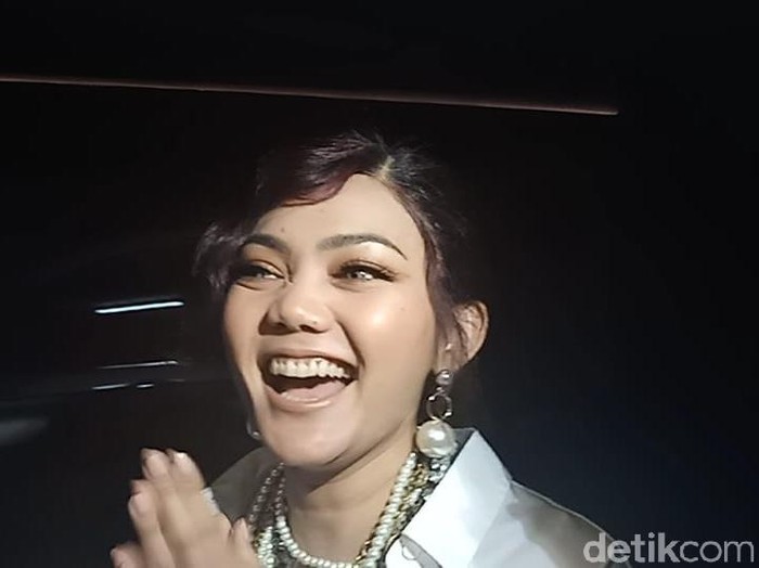 Rina Nose Artis