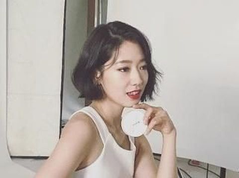 Ini Penampilan Baru Park Shin Hyen Potong Rambut Drastis Setelah 8 Tahun 