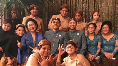 Hangatnya Kebersamaan Titiek Soeharto dengan Keluarga Tercinta