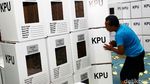 Melihat Kesibukan Merakit Kotak Suara di KPU Depok