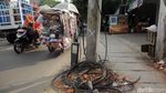 Duh! Kabel-kabel di Duri Kosambi Kusut Banget