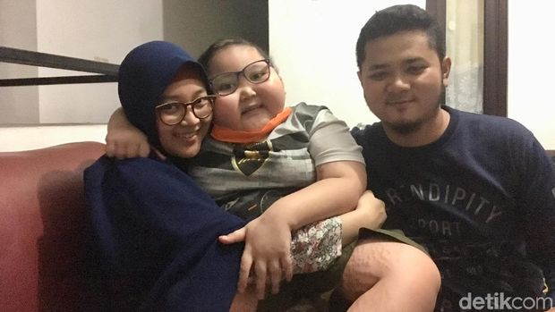 Bima bersama orang tuanya.