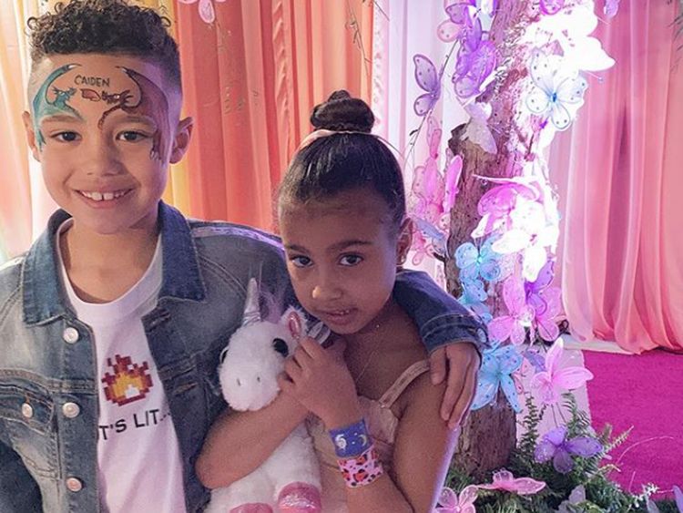 Anak Kim Kardashian Dapat Kalung Puluhan Juta dari Kekasihnya