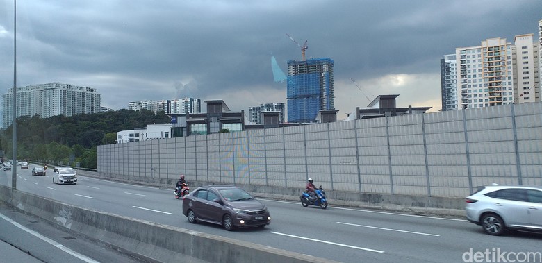 Motor Masuk Tol di Malaysia. Foto: Triono Wahyu S Motor Masuk Tol di Malaysia. Foto: Triono Wahyu S