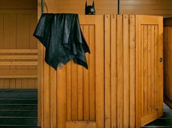 Melihat Aksi Batman Saat Nganggur