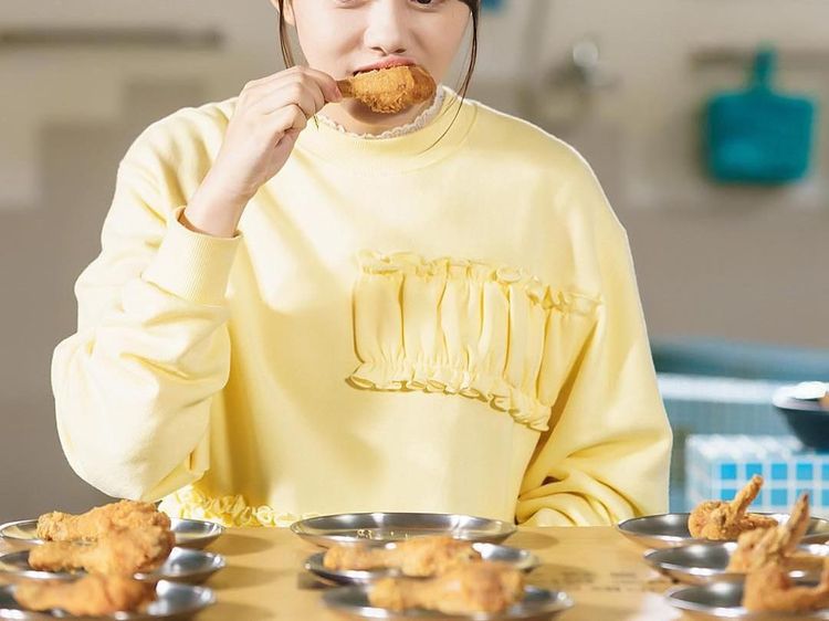 Bermain Drama Best Chicken, Ini Momen Seru Kim So Hye Saat Makan