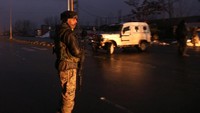 Kelompok ini juga disebut mengenalkan bom bunuh diri di Kashmir. Kejadian pertama berlangsung pada 2000. Atas dasar itu, pemerintah India, Inggris, Amerika Serikat, dan PBB mengategorikan Jaish-e-Mohammad sebagai organisasi teroris. Pemerintah Pakistan pun telah melarang keberadaannya sejak 2002. REUTERS/Danish Ismail.