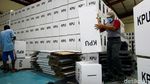 Melihat Kesibukan Merakit Kotak Suara di KPU Depok