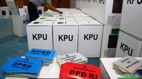 Kotak suara yang dirakit para pekerja itu nantinya akan menampung surat suara untuk pemilihan DPRD, DPD RI, dan Presiden pada 17 April mendatang.