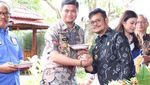 Gantengnya Bupati Gowa yang Sering Kulineran Bareng Warganya