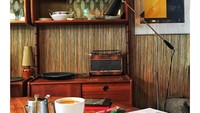 Dengan desain Norwegia abad pertengahan yang menawan, Fuglen yang ada di Tokyo, Jepang wajib masuk daftar kunjungan. Menikmati aneka seduhan kopi sambil dimanjakan dengan interior yang artistik pasti menyenangkan. Foto: Instagram cleavasaurus