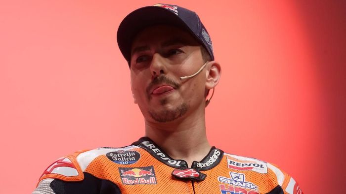 Jorge Lorenzo mengirim ucapan selamat dan harapan untuk Valentino Rossi yang akan berulang tahun (Foto: Susana Vera/Reuters) Jorge Lorenzo mengirim ucapan selamat dan harapan untuk Valentino Rossi yang akan berulang tahun (Foto: Susana Vera/Reuters)