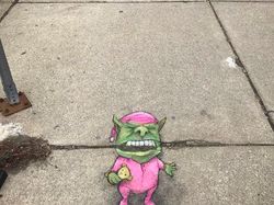 Keren! Bermodal Kapur Ciptakan Karya Street Art 3D