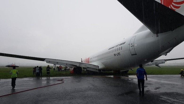 Kondisi Terkini Seputar Pesawat Lion Air Tergelincir di Pontianak Kondisi Terkini Seputar Pesawat Lion Air Tergelincir di Pontianak