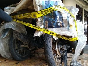 Polisi Semarang Sita Korek di TKP 2 Motor Dibakar Orang Misterius