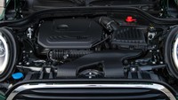Dibekali mesin dua liter turbocharged di bawah kapnya yang menghasilkan 192 HP. Sehingga dari segi performa dengan girboks otomatis tujuh percepatan, berkemampuan akselerasi 0 - 100 km dalam 6,7 detik. Istimewa/Dok. BMW Group.