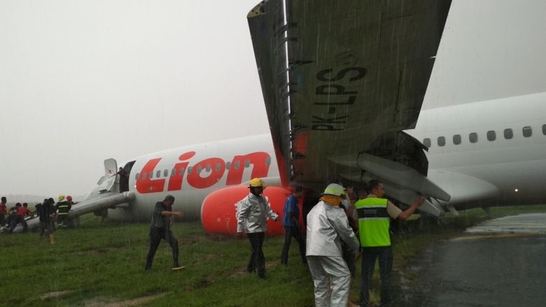 Pesawat Lion Air Tergelincir, Runway Bandara Supadio Masih Ditutup Pesawat Lion Air Tergelincir, Runway Bandara Supadio Masih Ditutup