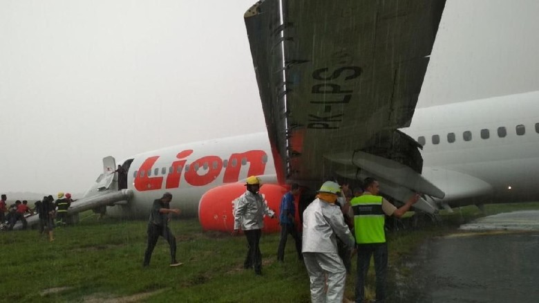 KNKT Investigasi Lion Air Tergelincir di Pontianak KNKT Investigasi Lion Air Tergelincir di Pontianak