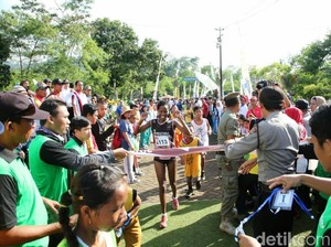 Duo Kenya Juarai Lari 10K Chocolate Glenmore Run Banyuwangi