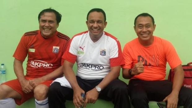 Hadiri Festival MH Thamrin, Anies Main Bola Lawan Legenda Persija