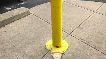 Karya David Zinn ini cukup indah dan menyenangkan untuk dilihat. Banyak orang-orang mengaguminya tak segan dijadikan spot foto. (Foto: Instagram/davidzinn)