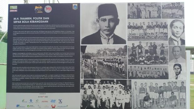 Hadiri Festival MH Thamrin, Anies Main Bola Lawan Legenda Persija