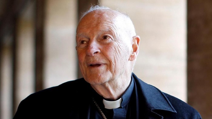 FILE PHOTO: Cardinal Theodore Edgar McCarrick during an interview with Reuters at the North American College at the Vatican February 14, 2013. Picture taken February 14, 2013.  REUTERS/Alessandro Bianchi/File Photo