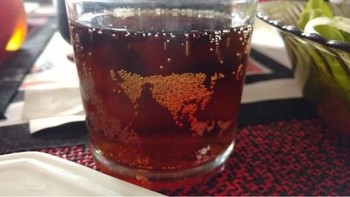 Gelembung air soda yang mebentuk peta dunia. (Foto: Brightside)