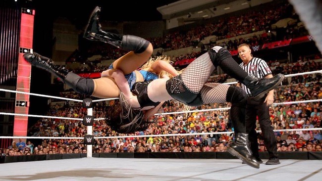 Sejak tahun 2018, Paige pun tak lagi jadi pegulat profesional karena cedera yang dialaminya. Sayangnya karena cedera leher aku tidak bisa lagi tampil di ring kompetitor. Ini adalah salah satu hal tersulit yang pernah aku katakan sepanjang karierku, ungkapnya dengan emosional.  Foto: Instagram @realpaigewwe