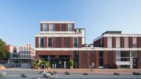 Sama dengan gedung lainnya, apartemen ini dibangun dengan pilar-pilar dan tumpukan batu bata. Istimewa/Dok. Boredpanda/bartvanhoekfoto/Attika Architekten.