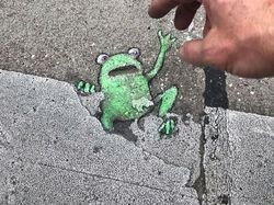 Keren! Bermodal Kapur Ciptakan Karya Street Art 3D
