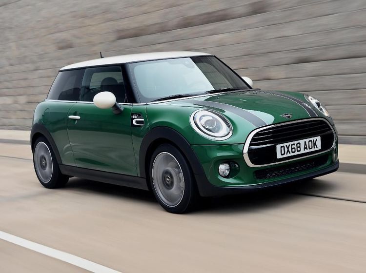 Mobil Ikonik MINI Edisi 60 Tahun
