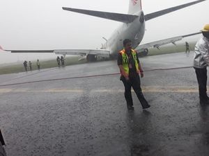 Badan Pesawat Lion Air yang Tergelincir Mulai Ditarik