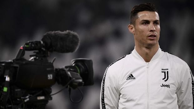 Cristiano Ronaldo hengkang ke Juventus. (