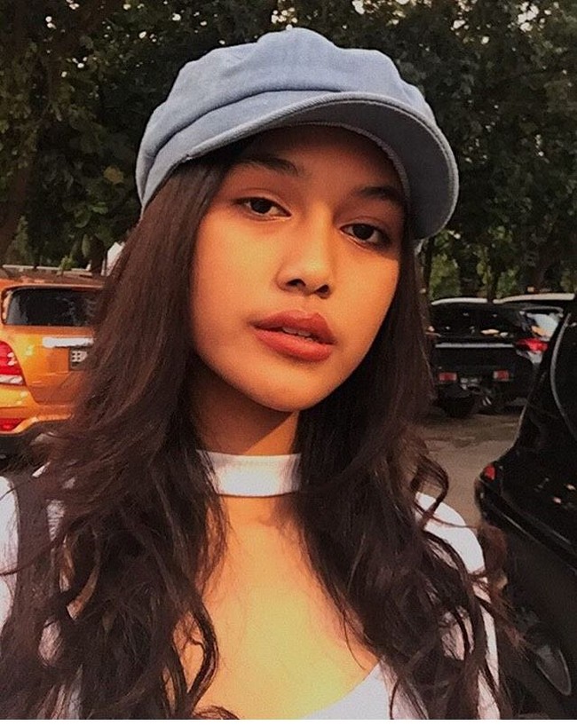 Dan karena itu jika saya menjadi Miss Indonesia saya akan meninggikan suara saya sekeras yang saya bisa untuk anak muda dan karena itu saya akan membantu masyarakat untuk menjadi lebih baik,” imbuhnya. Foto: Instagram