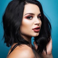 Saraya-Jade Bevis atau yang dikenal dengan nama panggung Paige adalah mantan pegulat WWE yang cukup populer. Beberapa waktu lalu ia terlibat skandal seks yang membuat wanita tersebut mengalami stres berat. Video intimnya tersebar di internet karena perbuatan hacker. Foto: Instagram @realpaigewwe